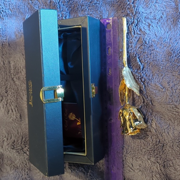 Red rose 🌹 dipped in 24K gold - Picture 10 of 11